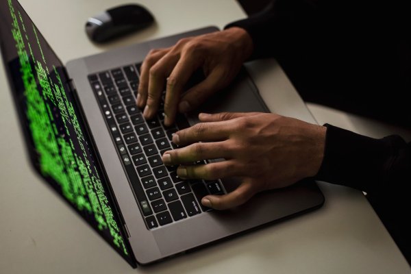 Linux WiFi drivers for 2012 MacBook Pro (Offline method)